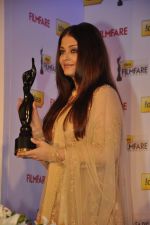 Aishwarya Rai Bachchan announces filmfare awards in Leela Hotel, Mumbai 9th Jan 2013 (106).JPG